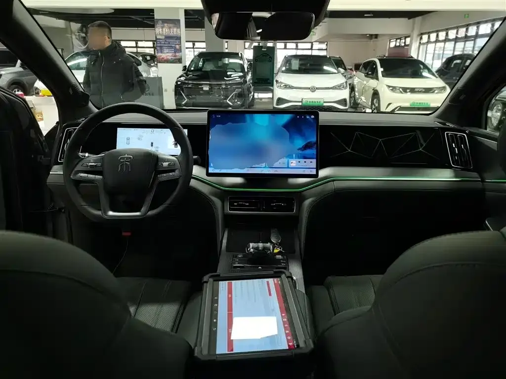BYD L DM-i — фото 3