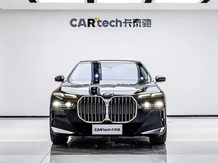 BMW 7 Series — фото 1