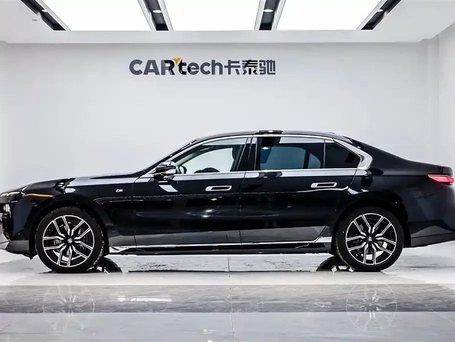 BMW 7 Series — фото 10