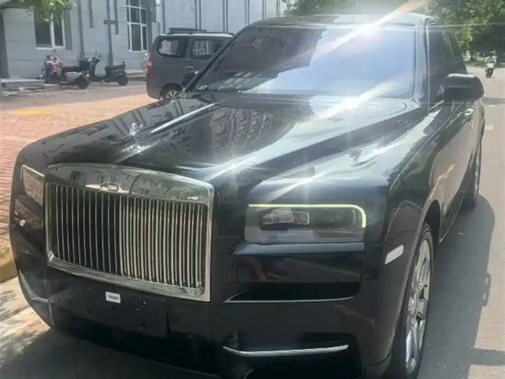 Rolls-Royce Cullinan — фото 1
