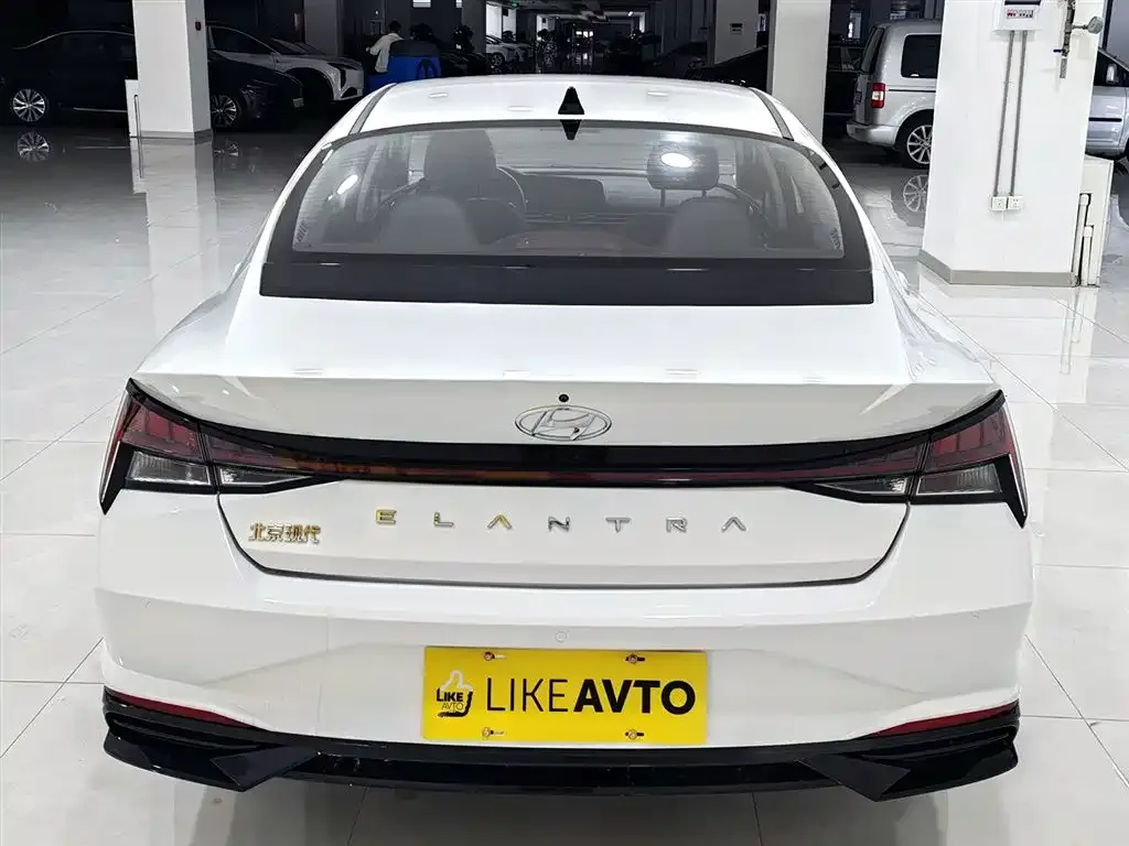 Hyundai Elantra — фото 10