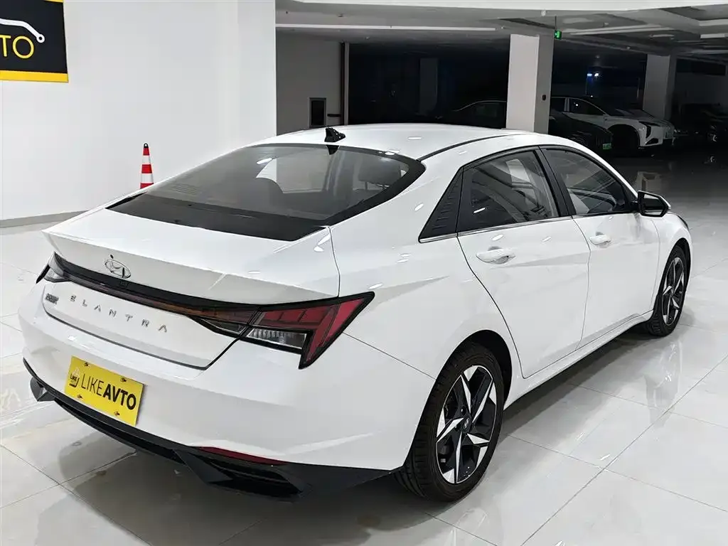 Hyundai Elantra — фото 8