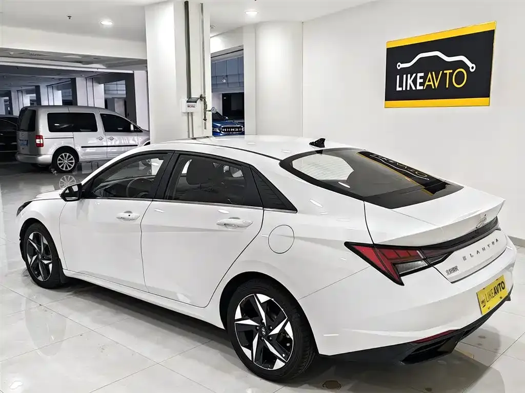 Hyundai Elantra — фото 5
