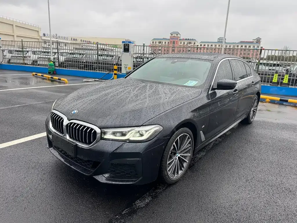 BMW 5 Series — фото 1