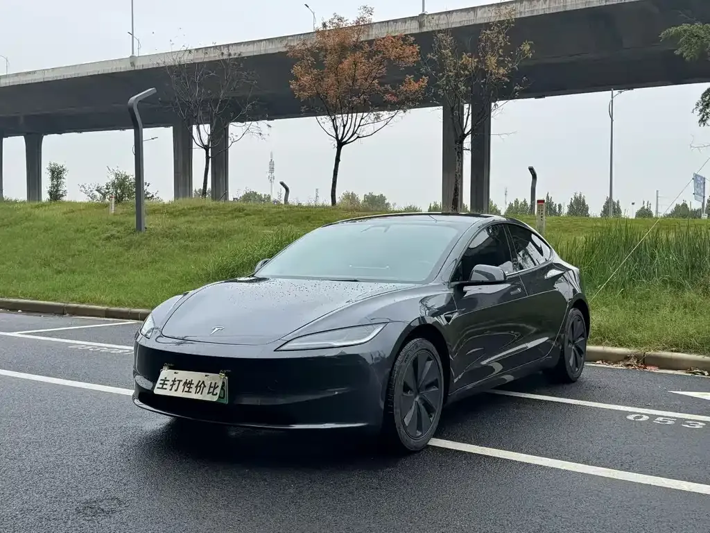 Tesla Model 3 — фото 1