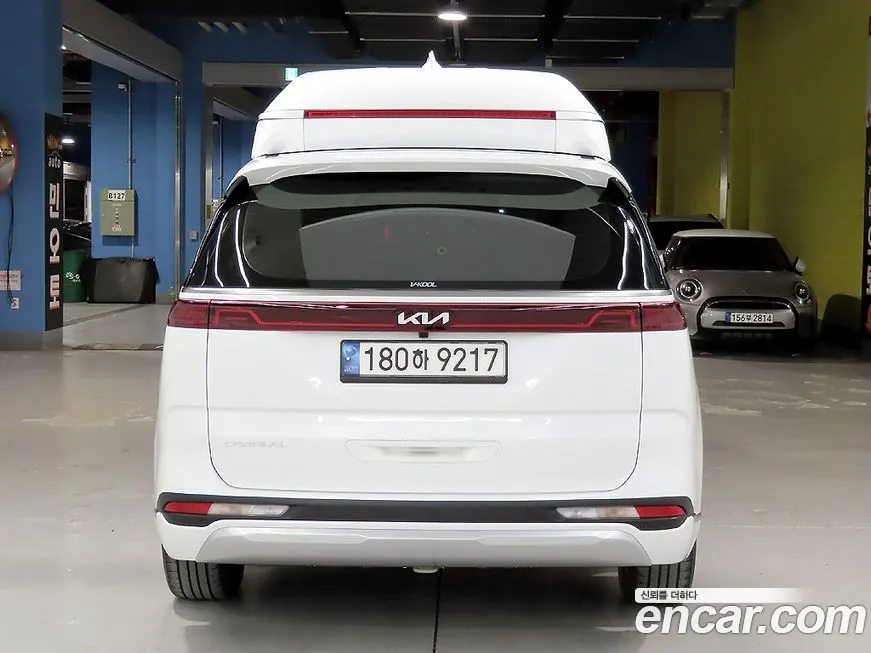 Kia Carnival — фото 4
