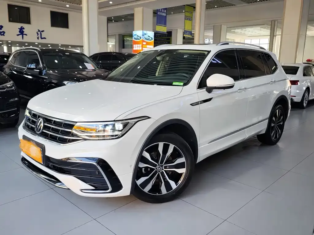 Volkswagen Tiguan L — фото 1