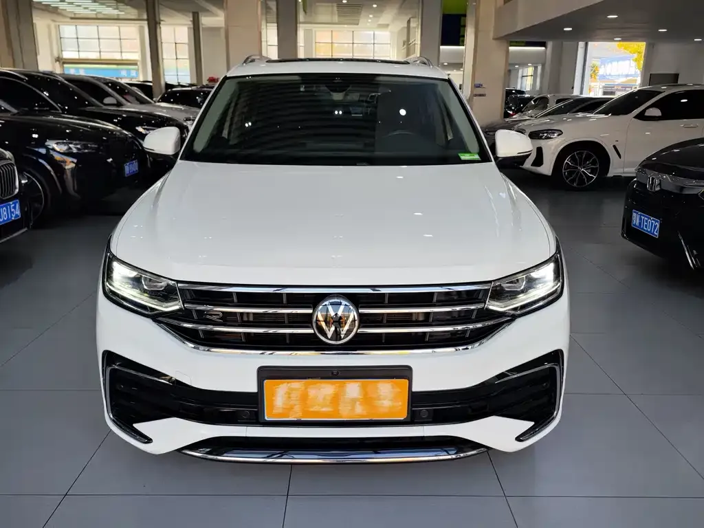Volkswagen Tiguan L — фото 9