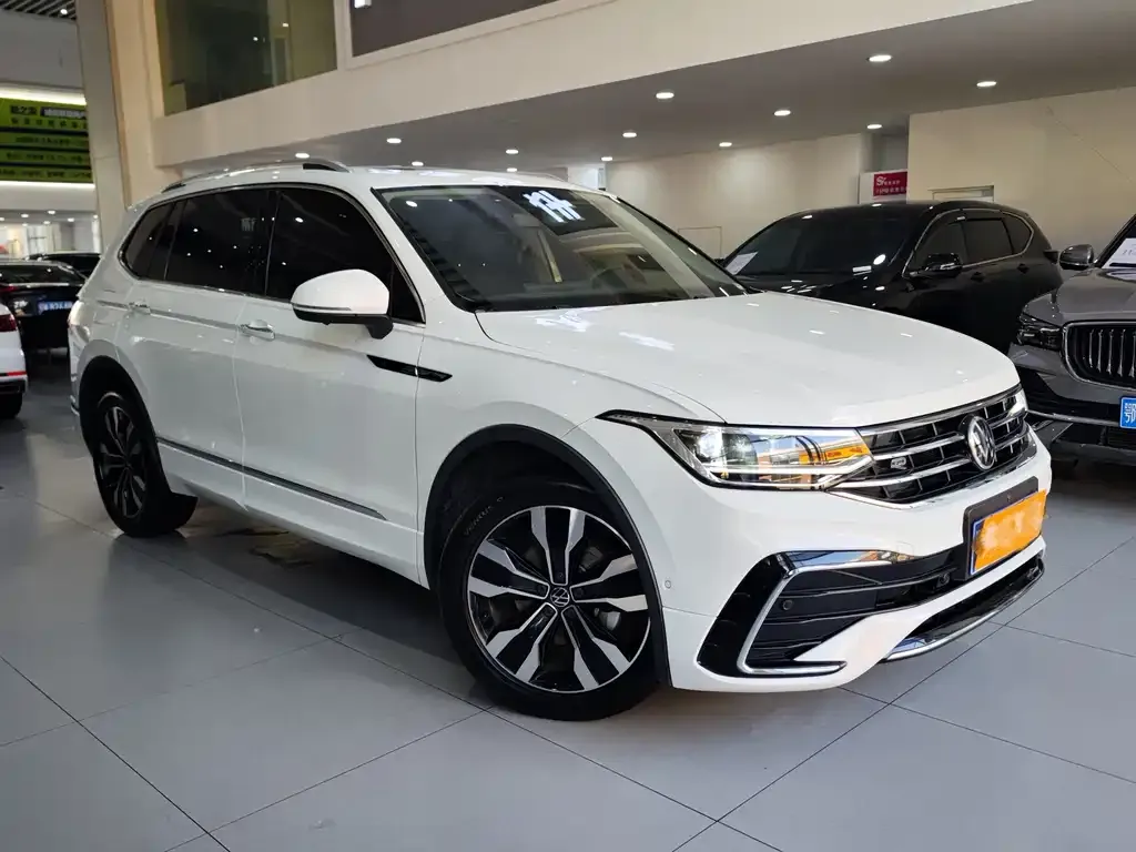 Volkswagen Tiguan L — фото 7