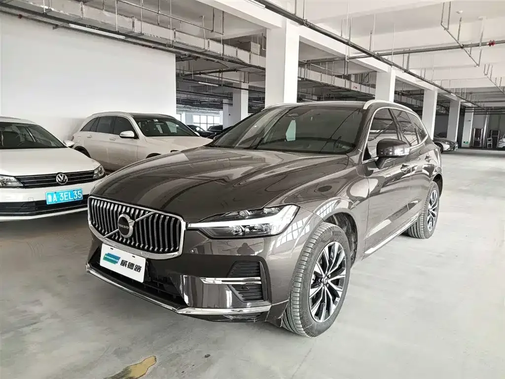 Volvo XC60 — фото 1