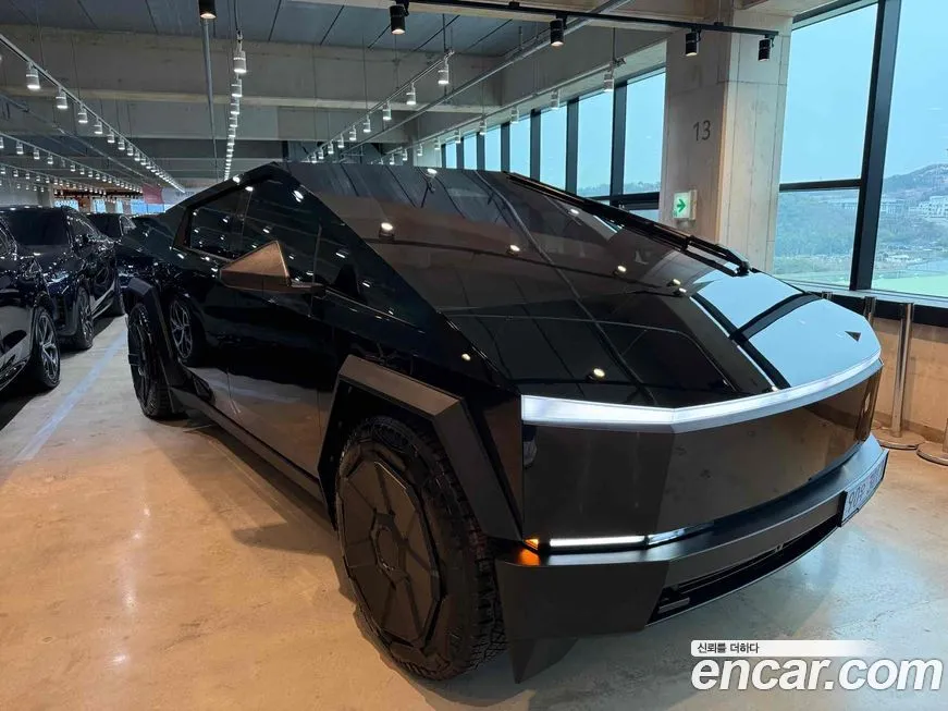 Tesla Cybertruck — фото 1