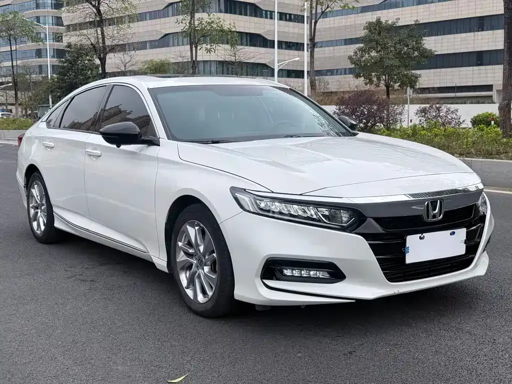 Honda Accord — фото 1