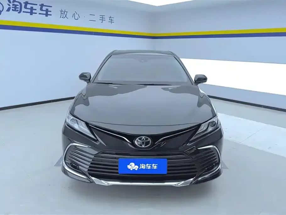 Toyota Camry — фото 2