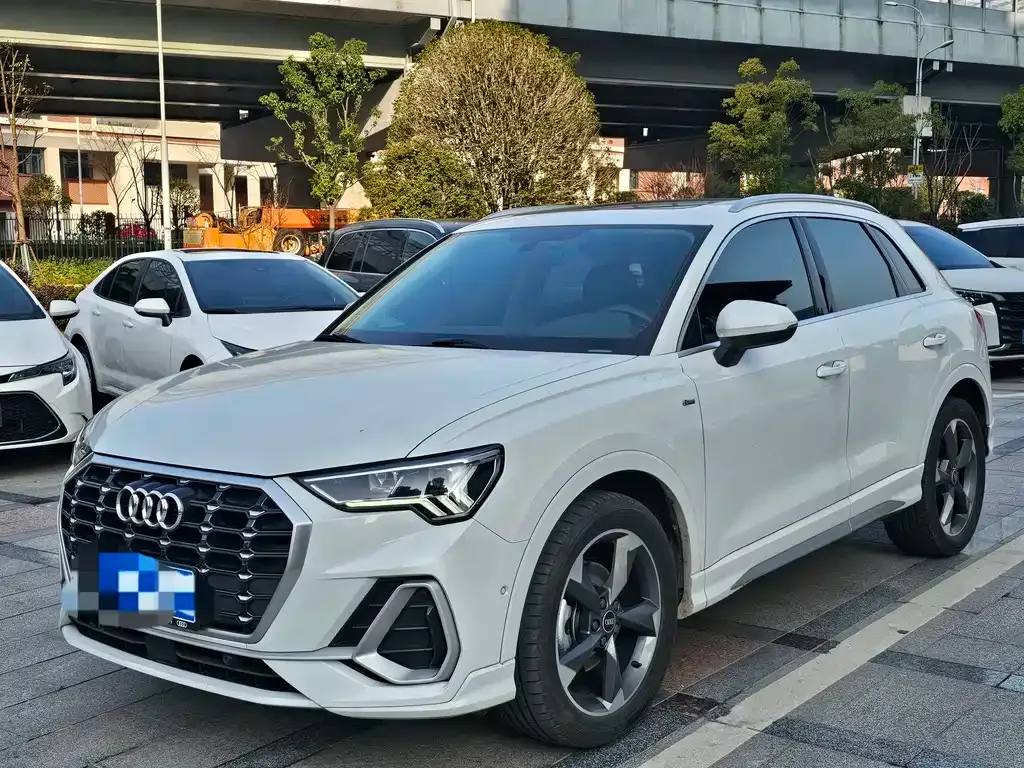 Audi Q3 — фото 1
