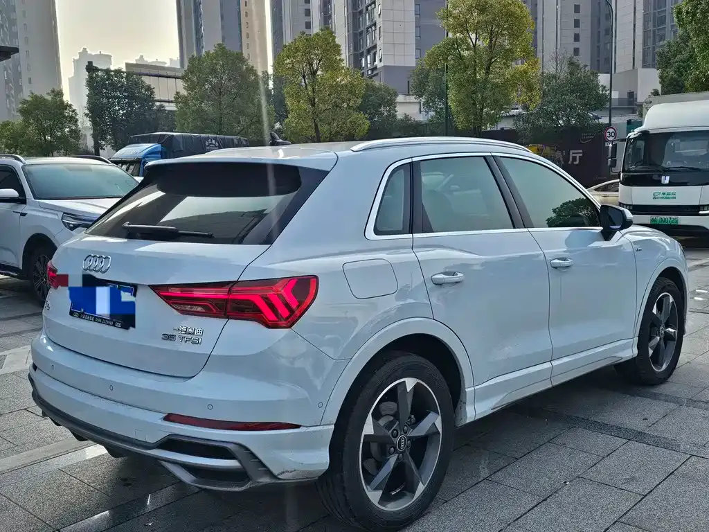 Audi Q3 — фото 10