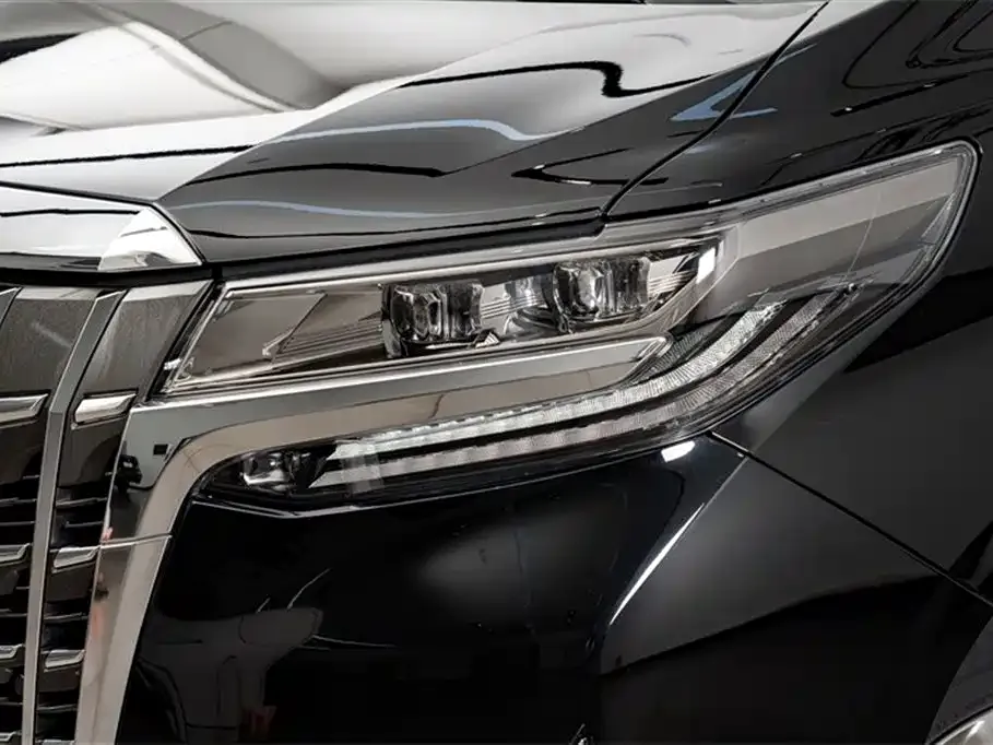 Toyota Alphard — фото 10