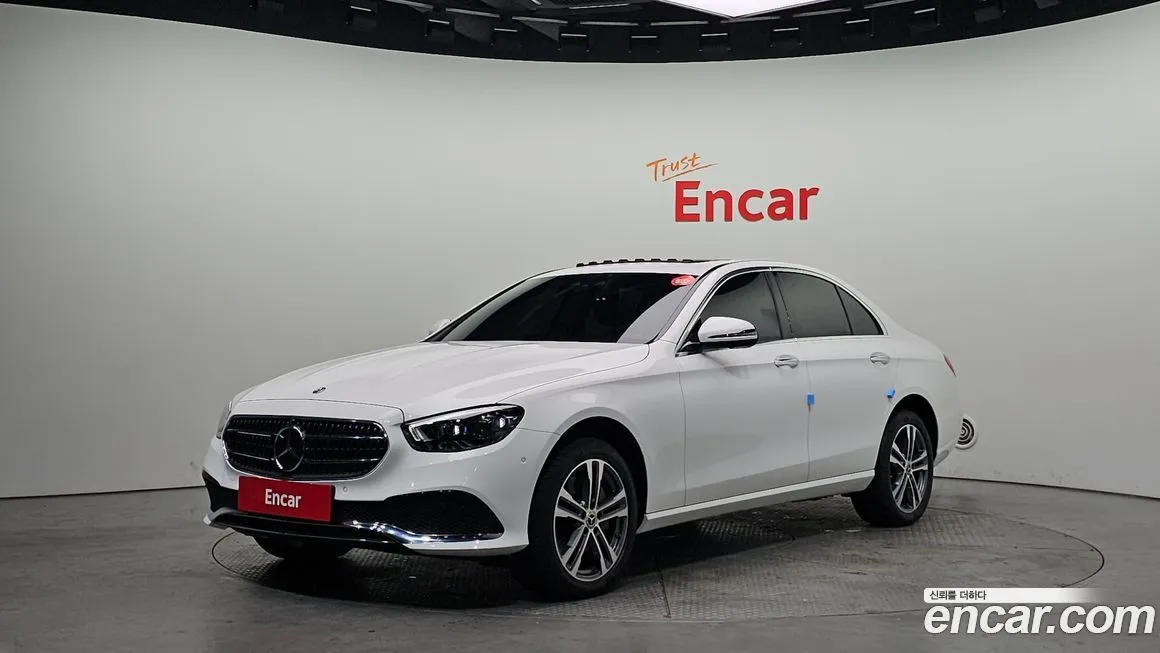 Mercedes-Benz E-Class — фото 1