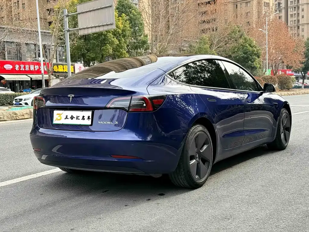Tesla Model 3 — фото 10