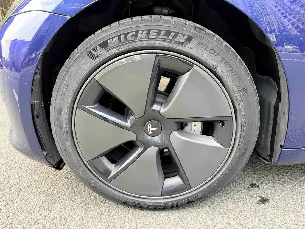 Tesla Model 3 — фото 6