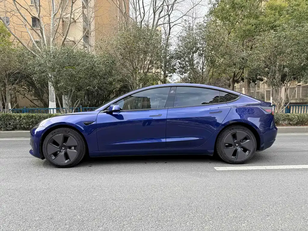 Tesla Model 3 — фото 9