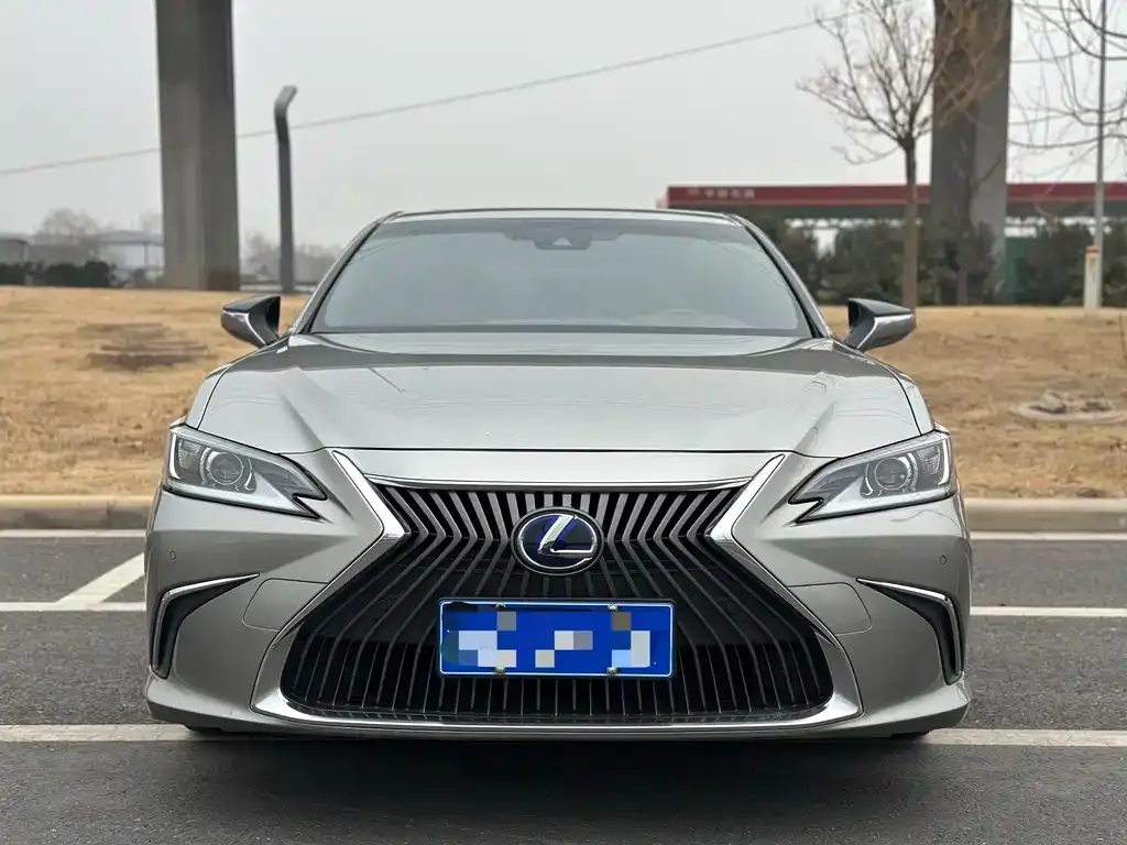 Lexus ES — фото 1