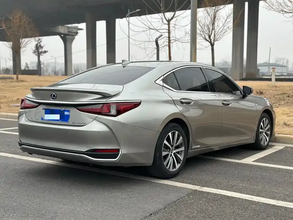 Lexus ES — фото 5