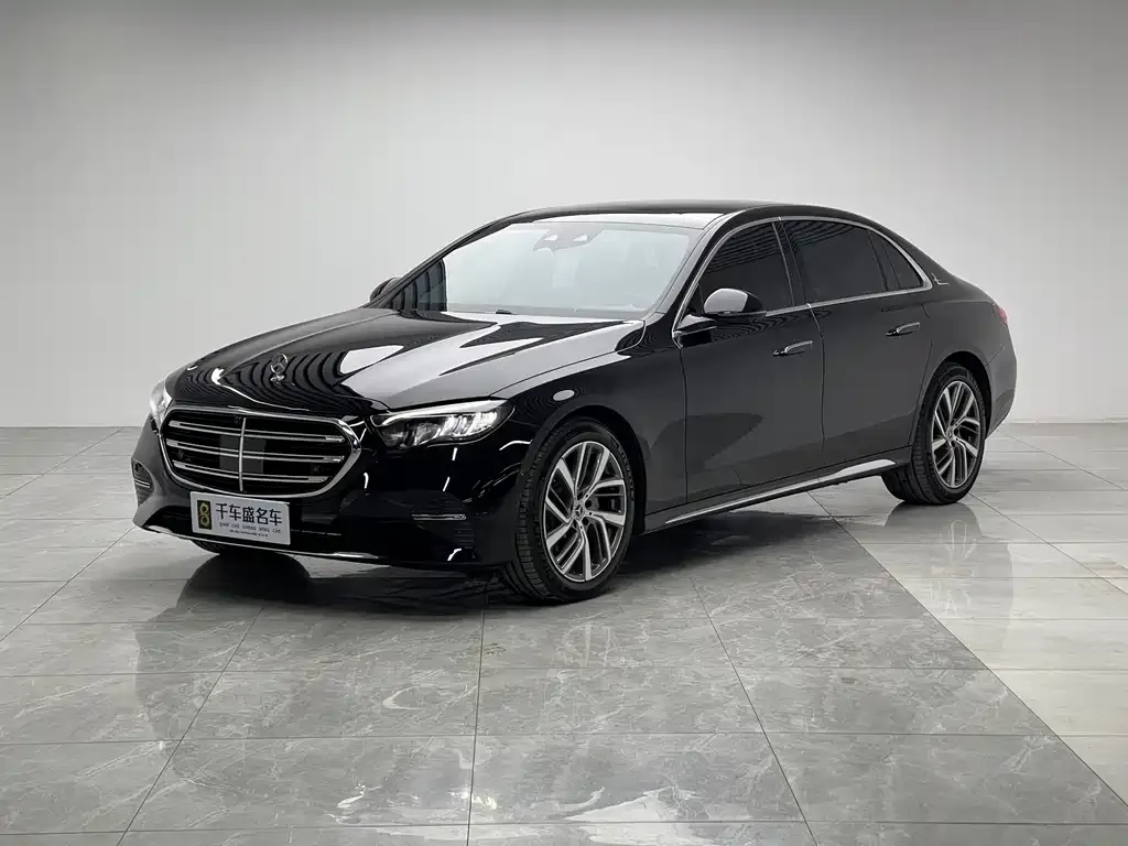 Mercedes-Benz E-Class — фото 1