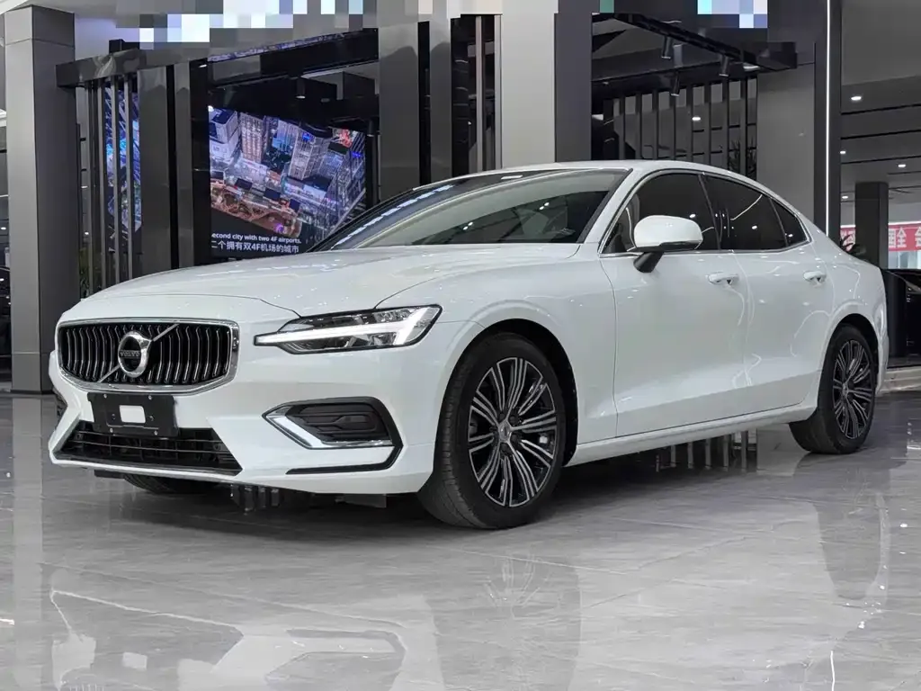 Volvo S60 — фото 1