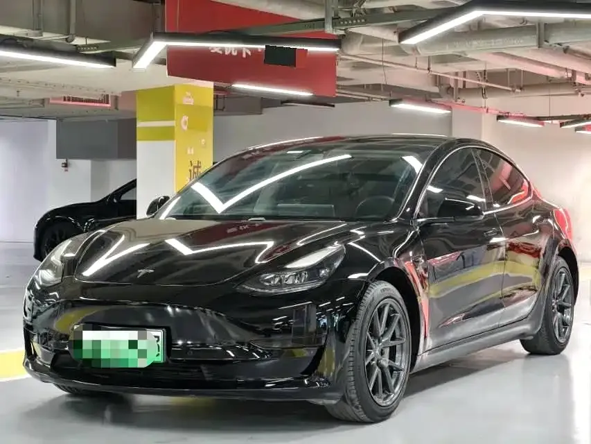 Tesla Model 3 — фото 1