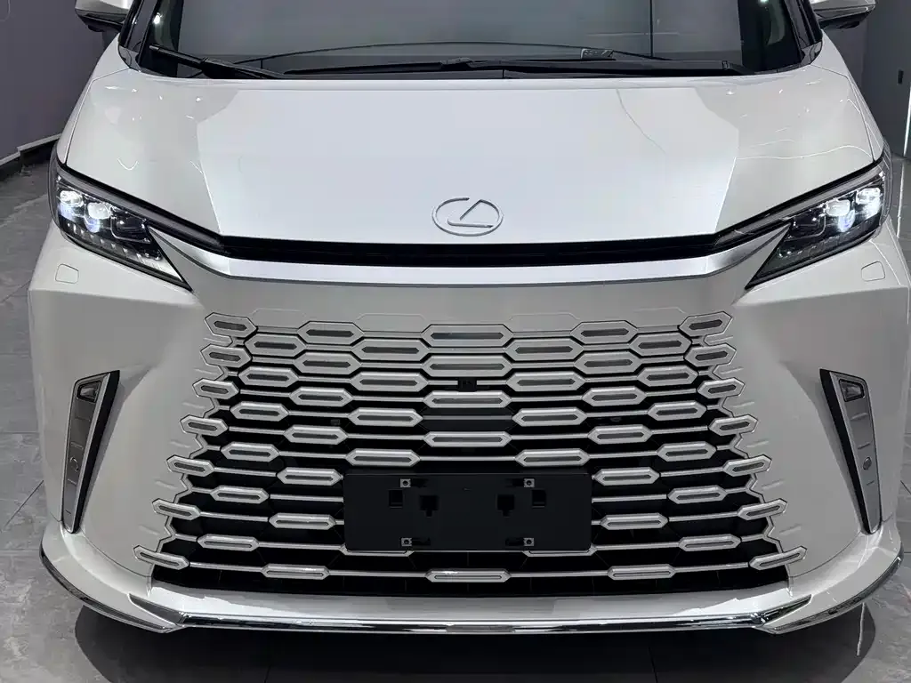 Lexus LM — фото 7
