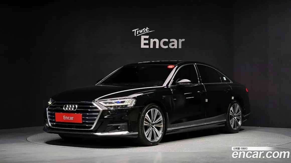 Audi A8 — фото 1