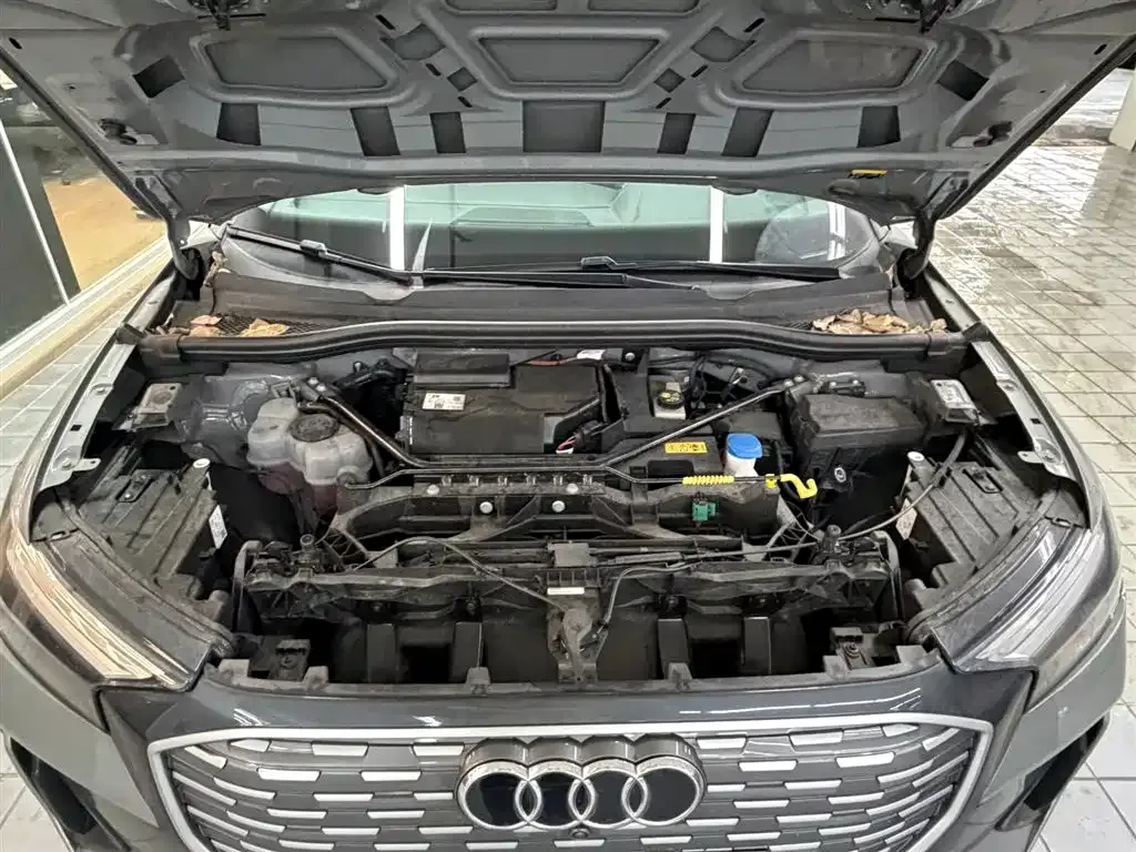 Audi Q4 e-tron — фото 10