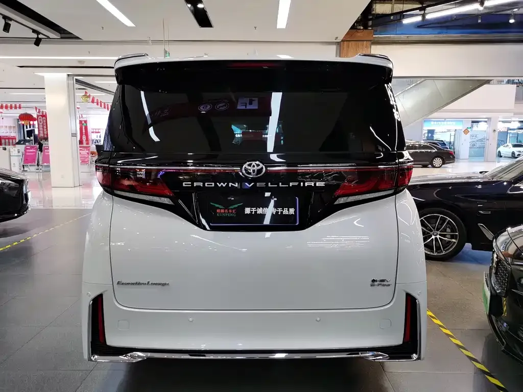 Toyota Vellfire — фото 4