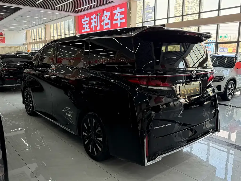 Toyota Vellfire — фото 10