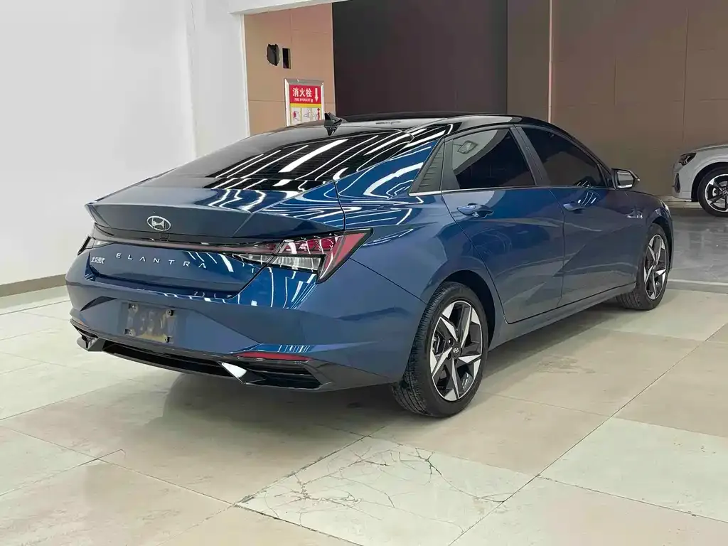 Hyundai Elantra — фото 6