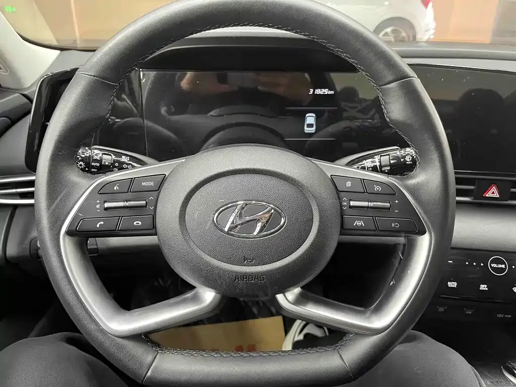Hyundai Elantra — фото 10
