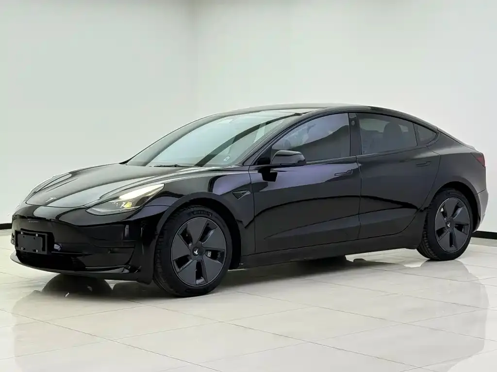 Tesla Model 3 — фото 1
