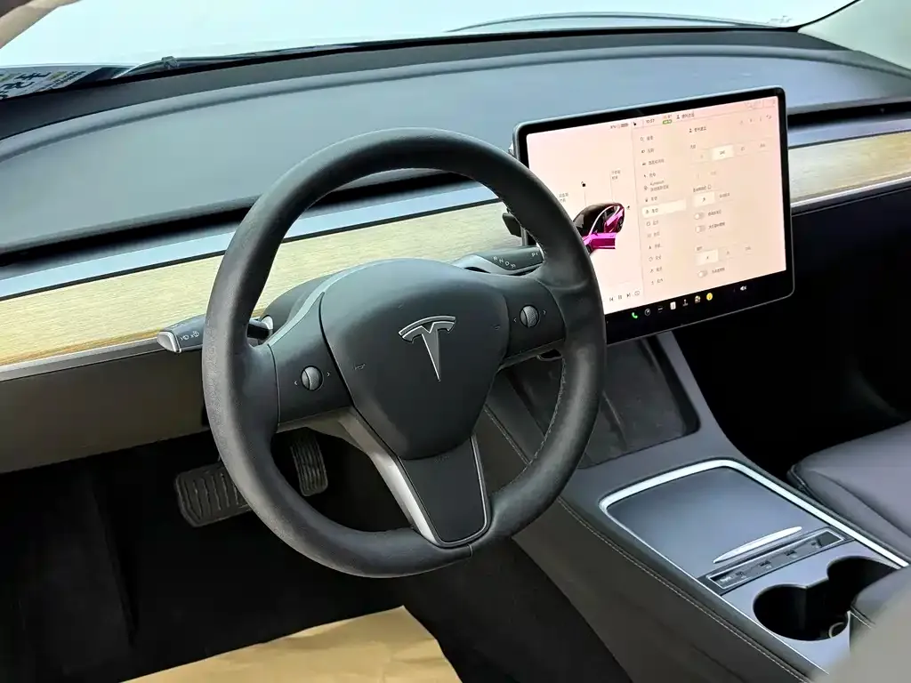 Tesla Model 3 — фото 10