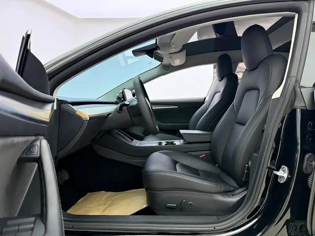 Tesla Model 3 — фото 9