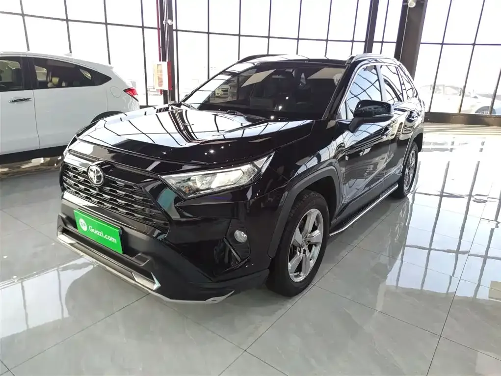 Toyota RAV4 — фото 1