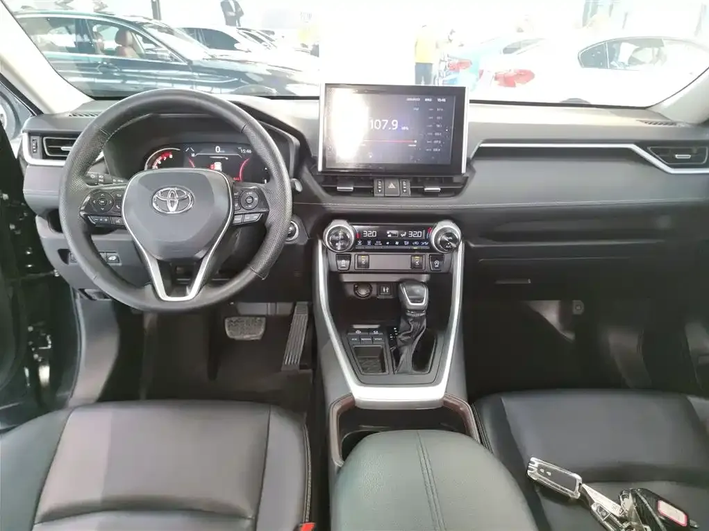 Toyota RAV4 — фото 5
