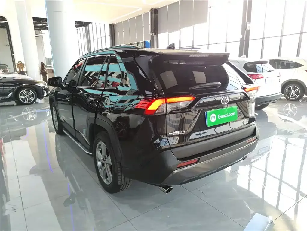 Toyota RAV4 — фото 4