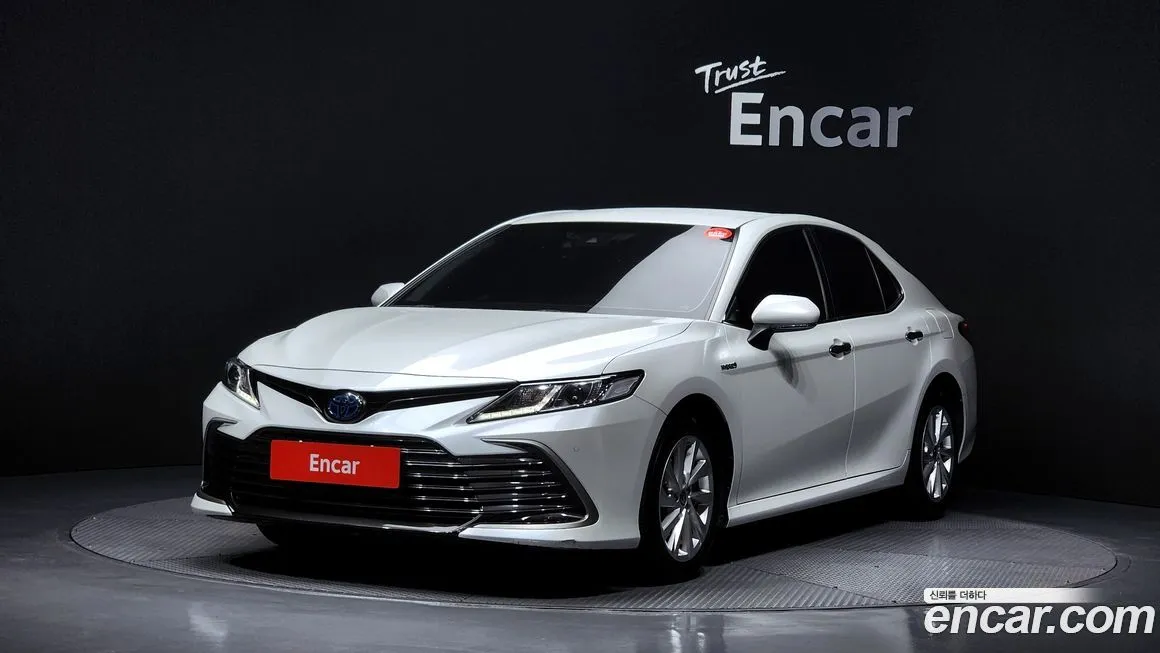 Toyota Camry — фото 1