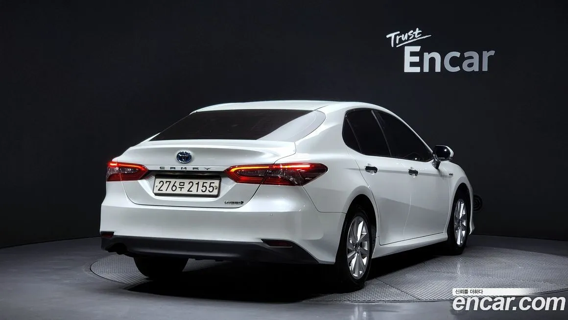 Toyota Camry — фото 2