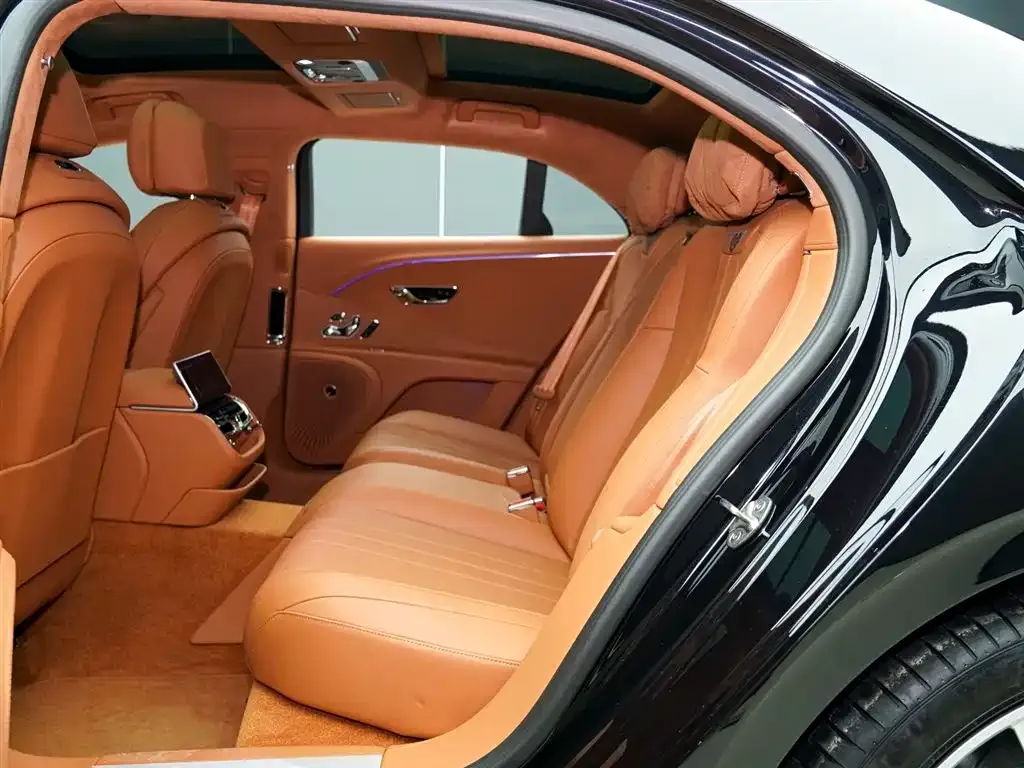 Bentley Flying Spur PHEV — фото 7