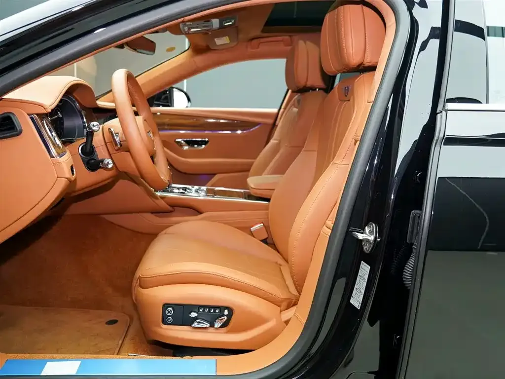 Bentley Flying Spur PHEV — фото 10
