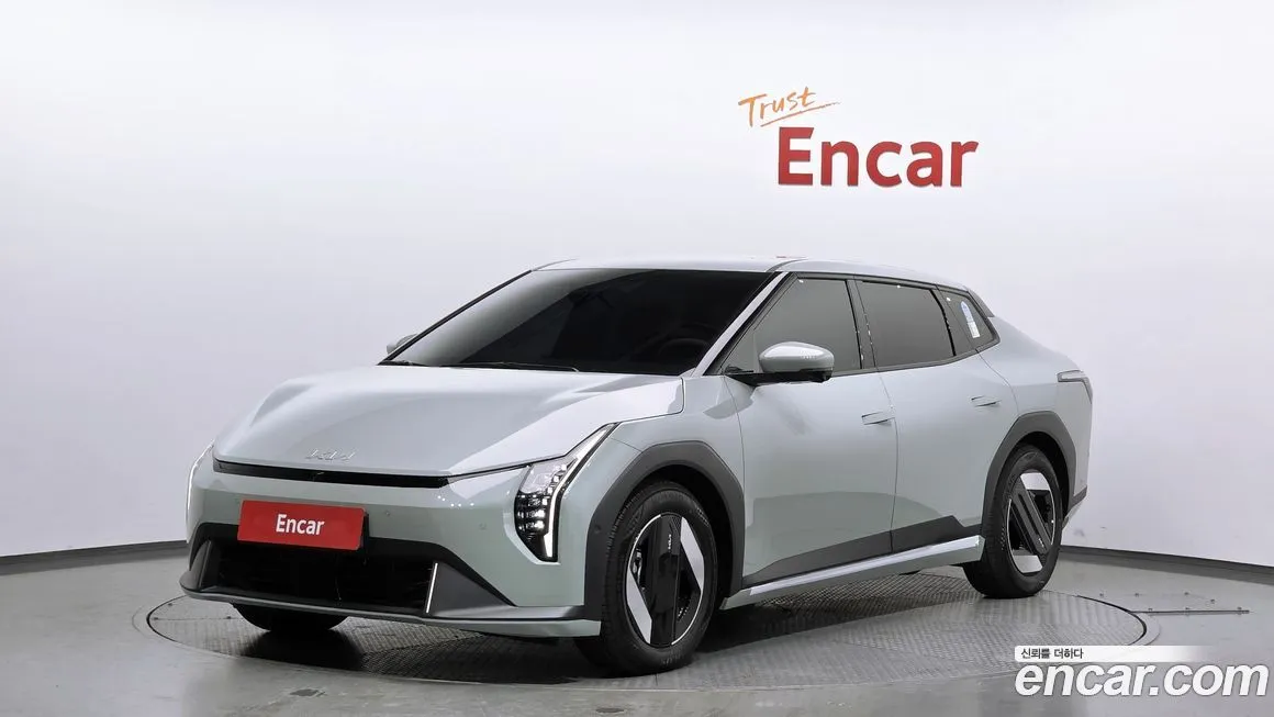 Kia EV4 — фото 1
