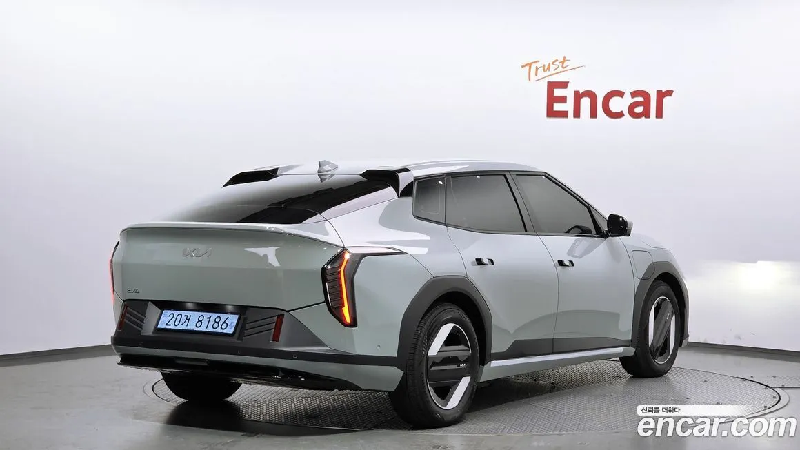 Kia EV4 — фото 4