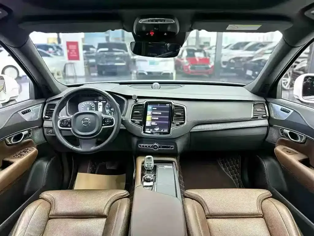 Volvo XC90 — фото 8