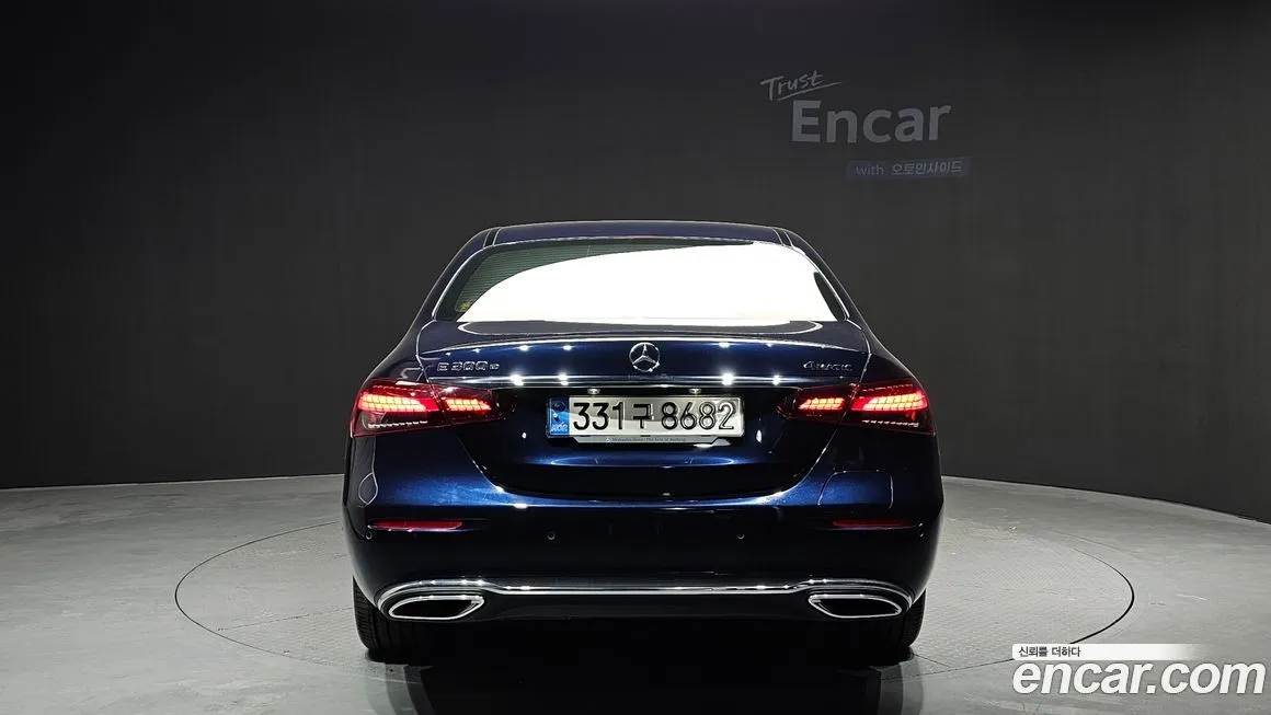 Mercedes-Benz E-Class — фото 4